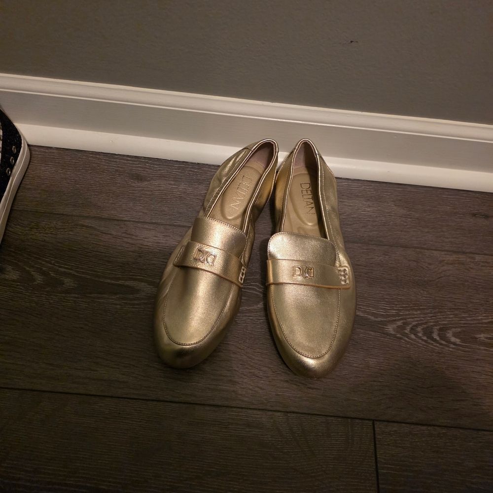 NWT- Women's Deltan Gold Loafers No Box - Picture 6 of 6